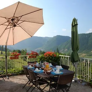 Les Falaises Bed & Breakfast Mostuejouls